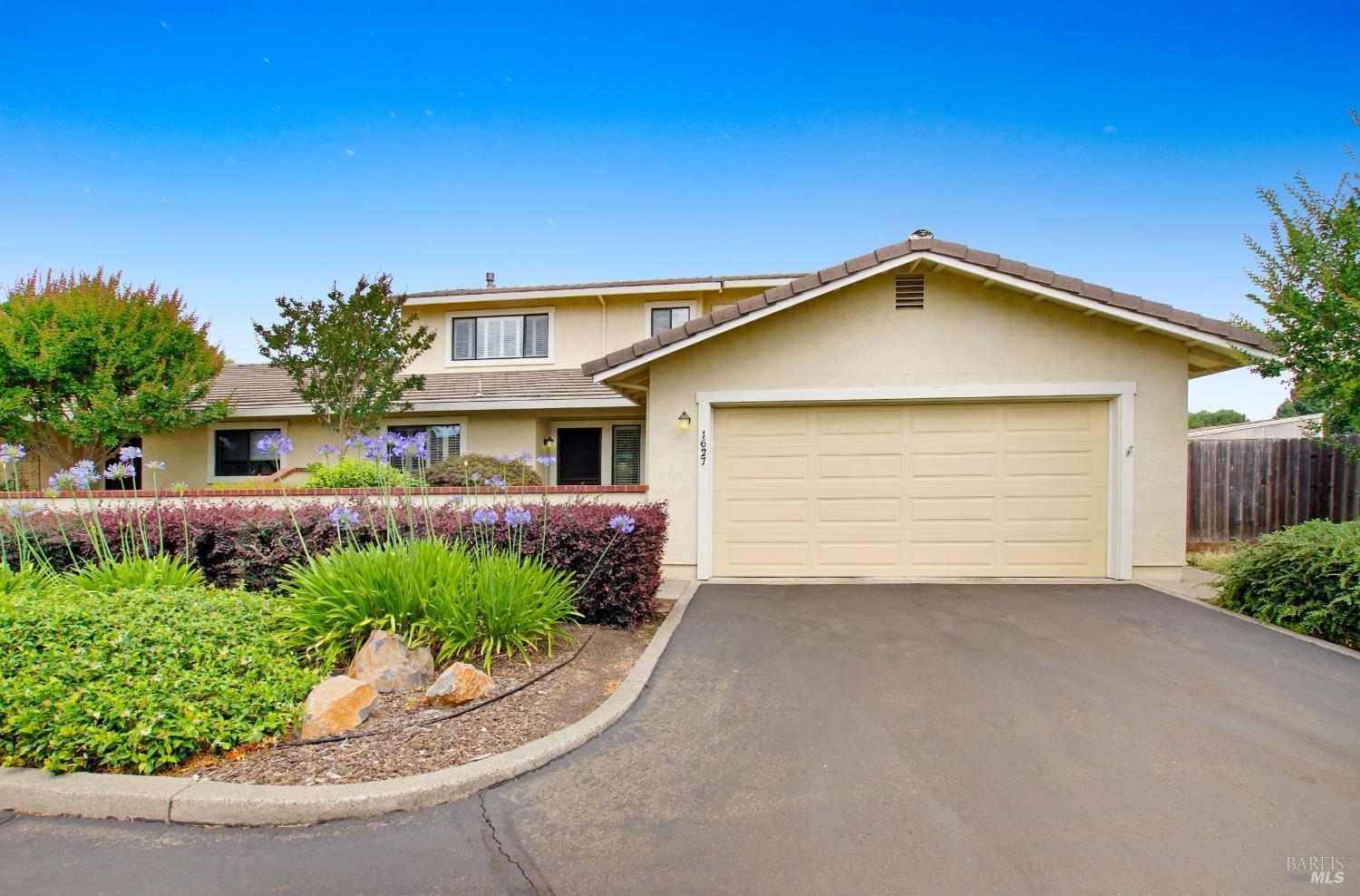 1627 San Vicente Ave