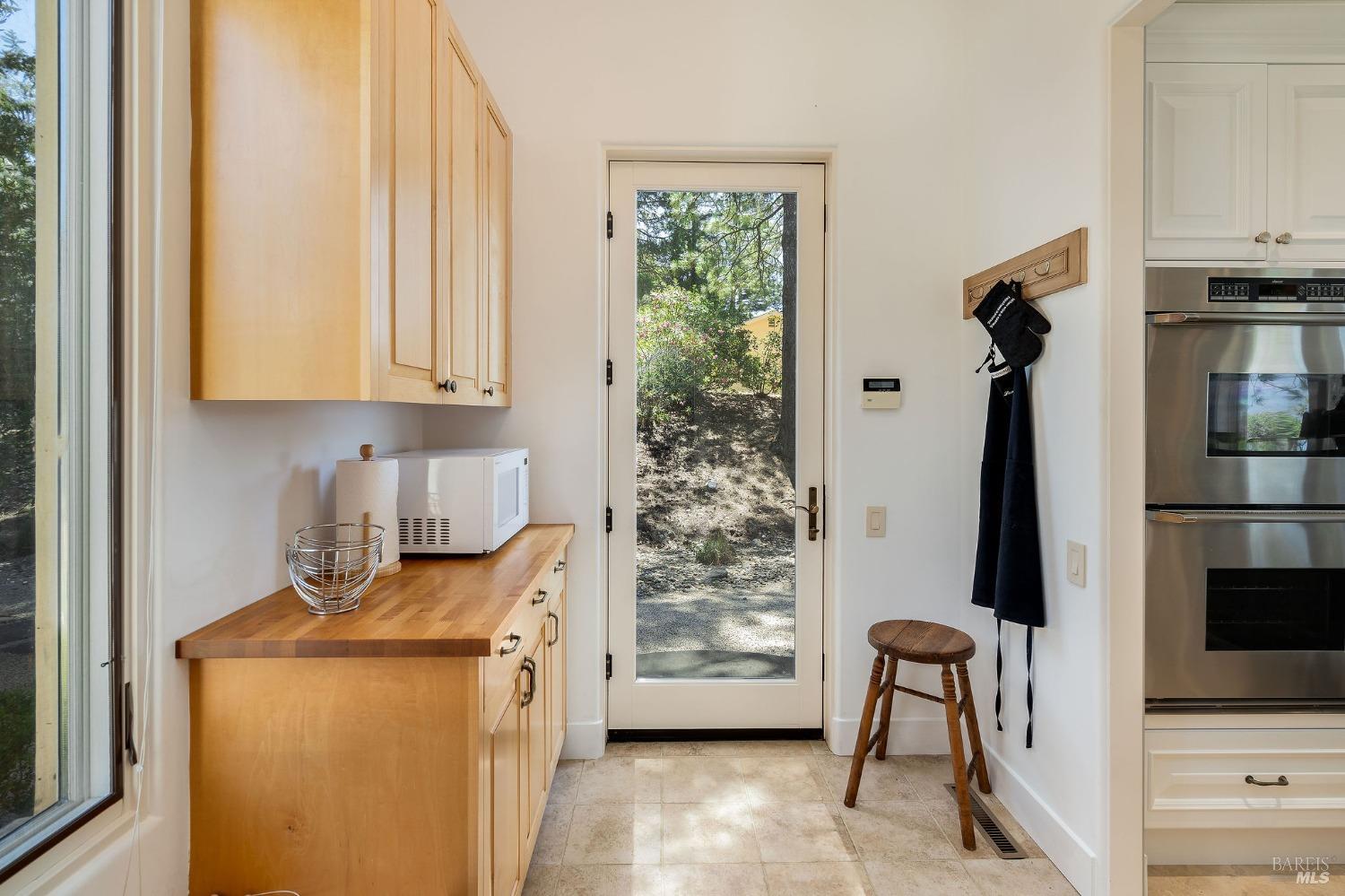 504 White Cottage Rd S