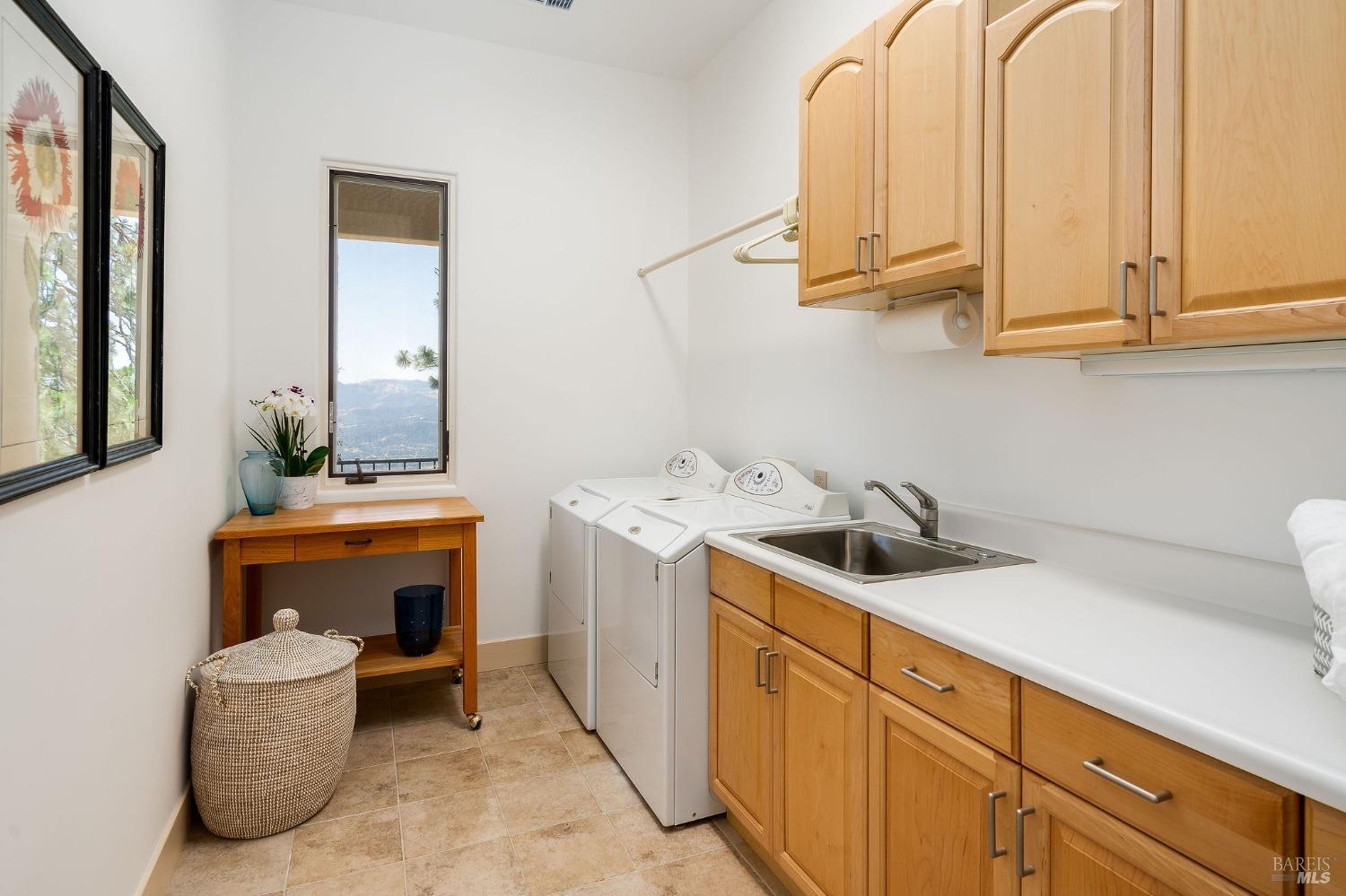 504 White Cottage Rd S