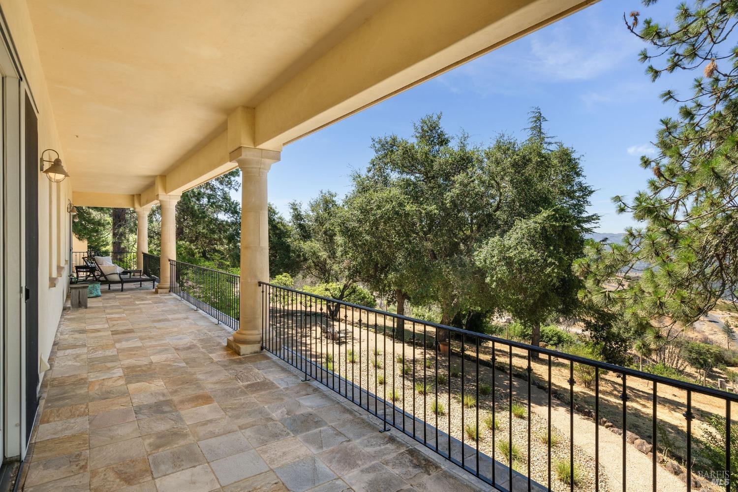 504 White Cottage Rd S