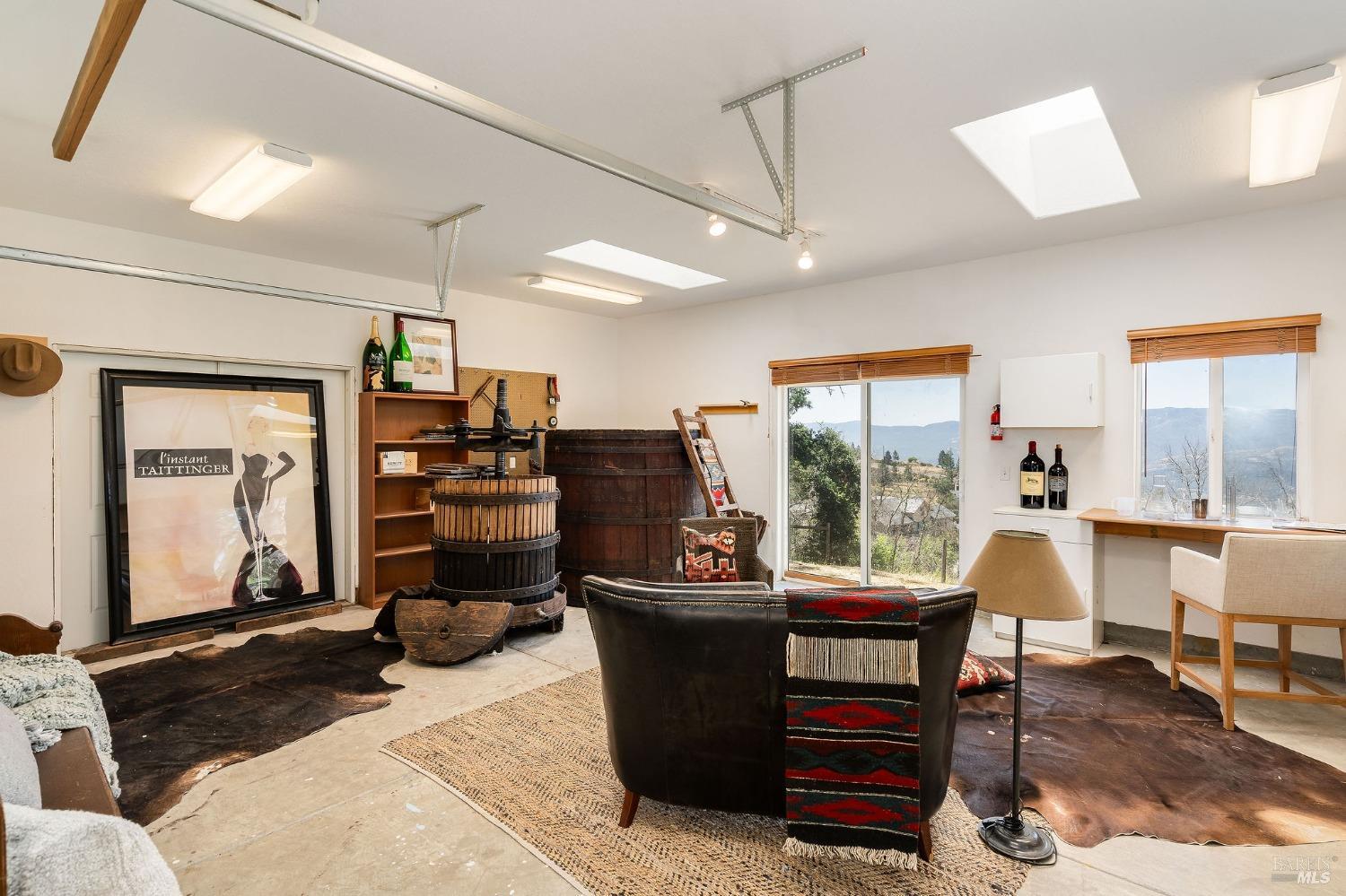 504 White Cottage Rd S