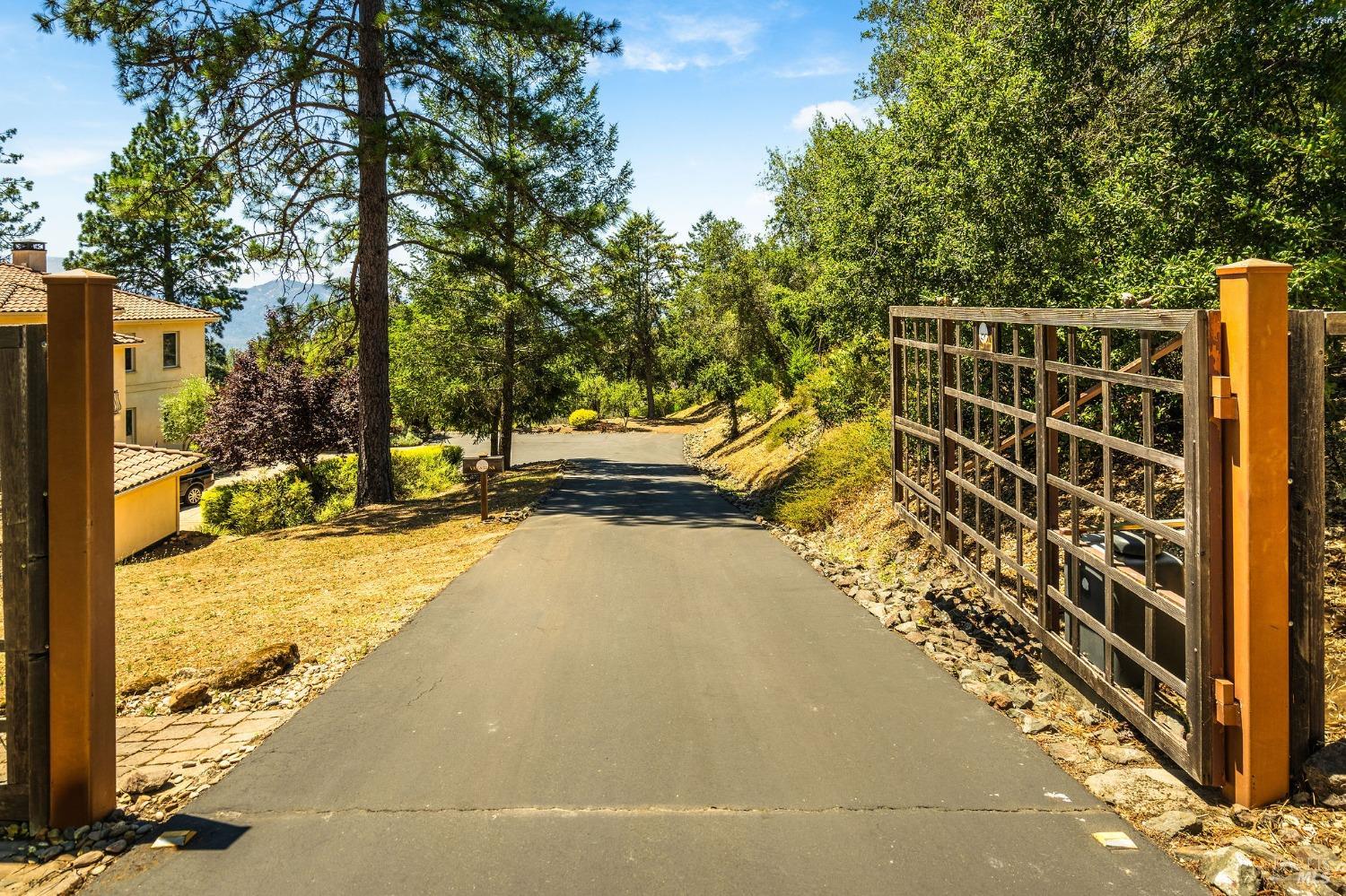 504 White Cottage Rd S