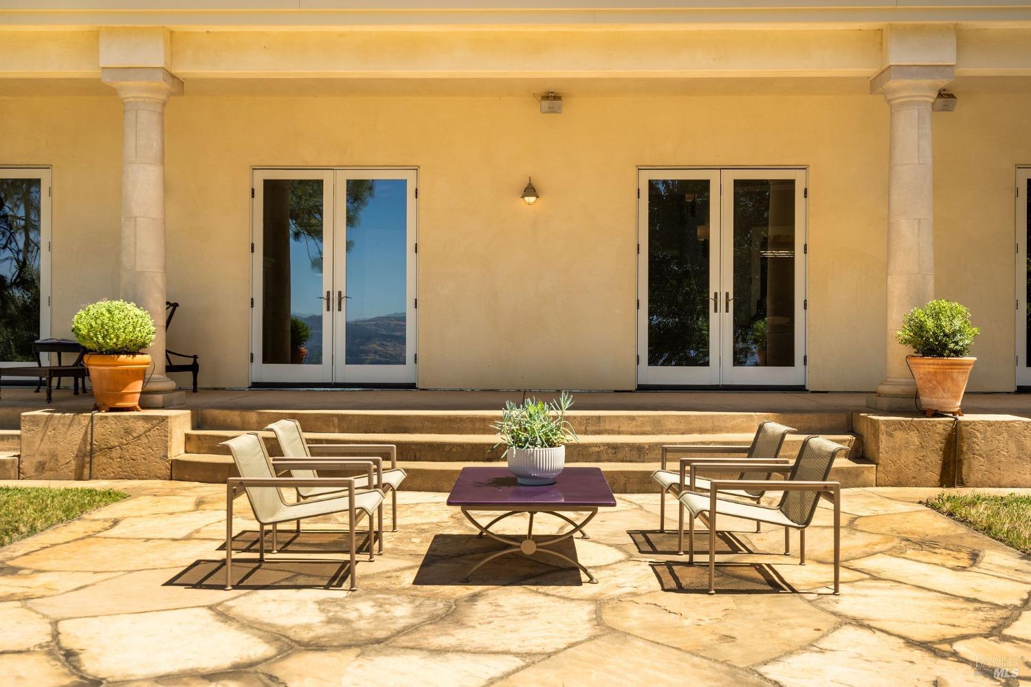 504 White Cottage Rd S