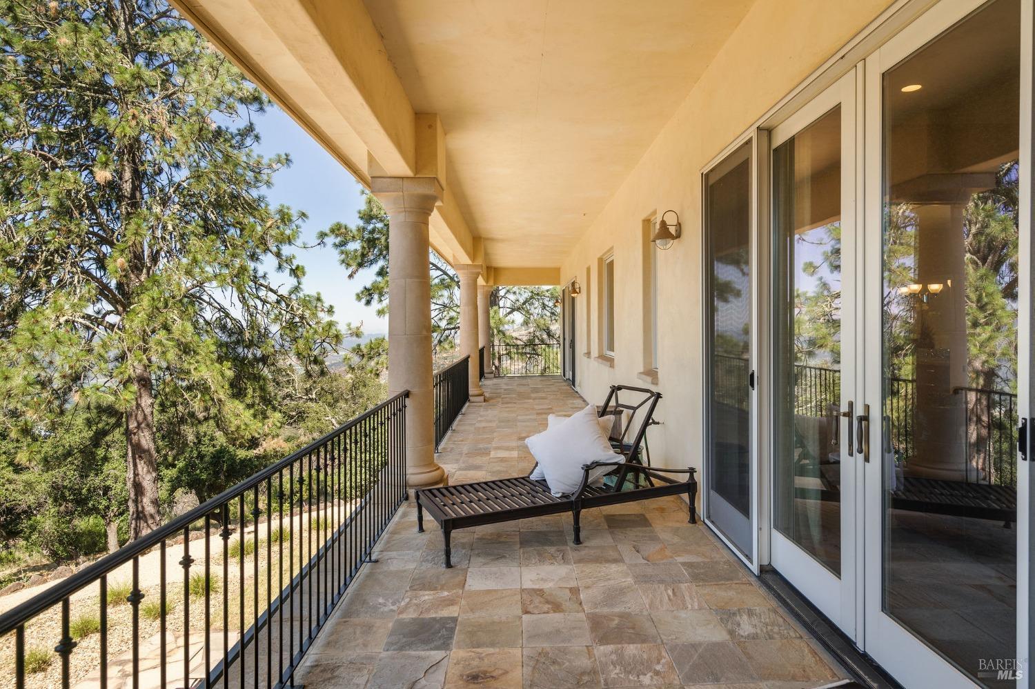 504 White Cottage Rd S