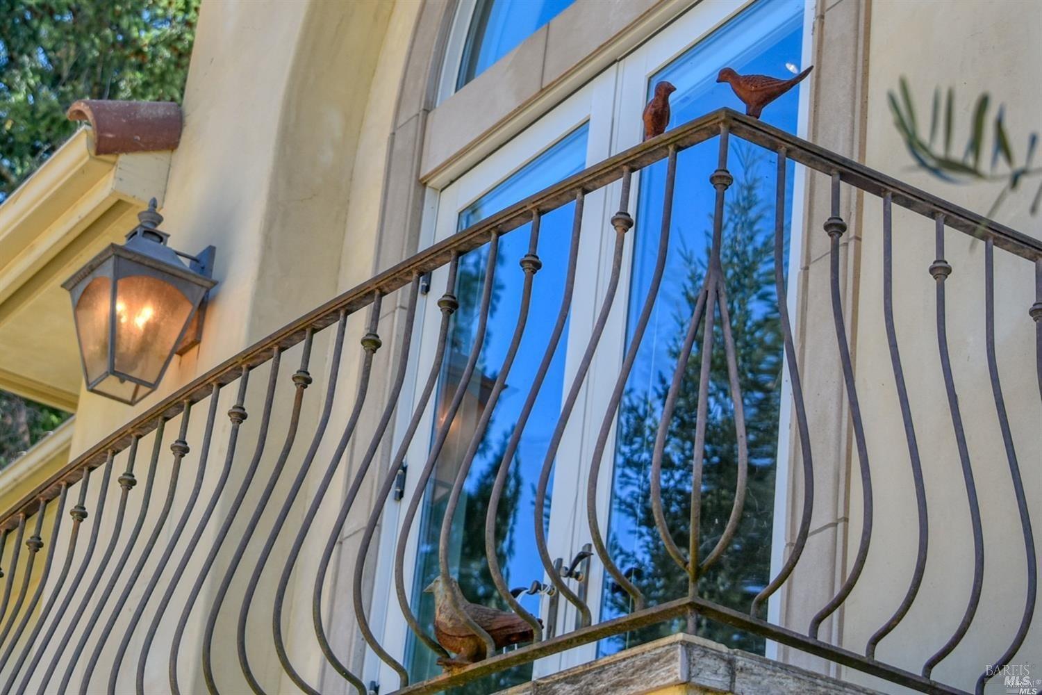 504 White Cottage Rd S