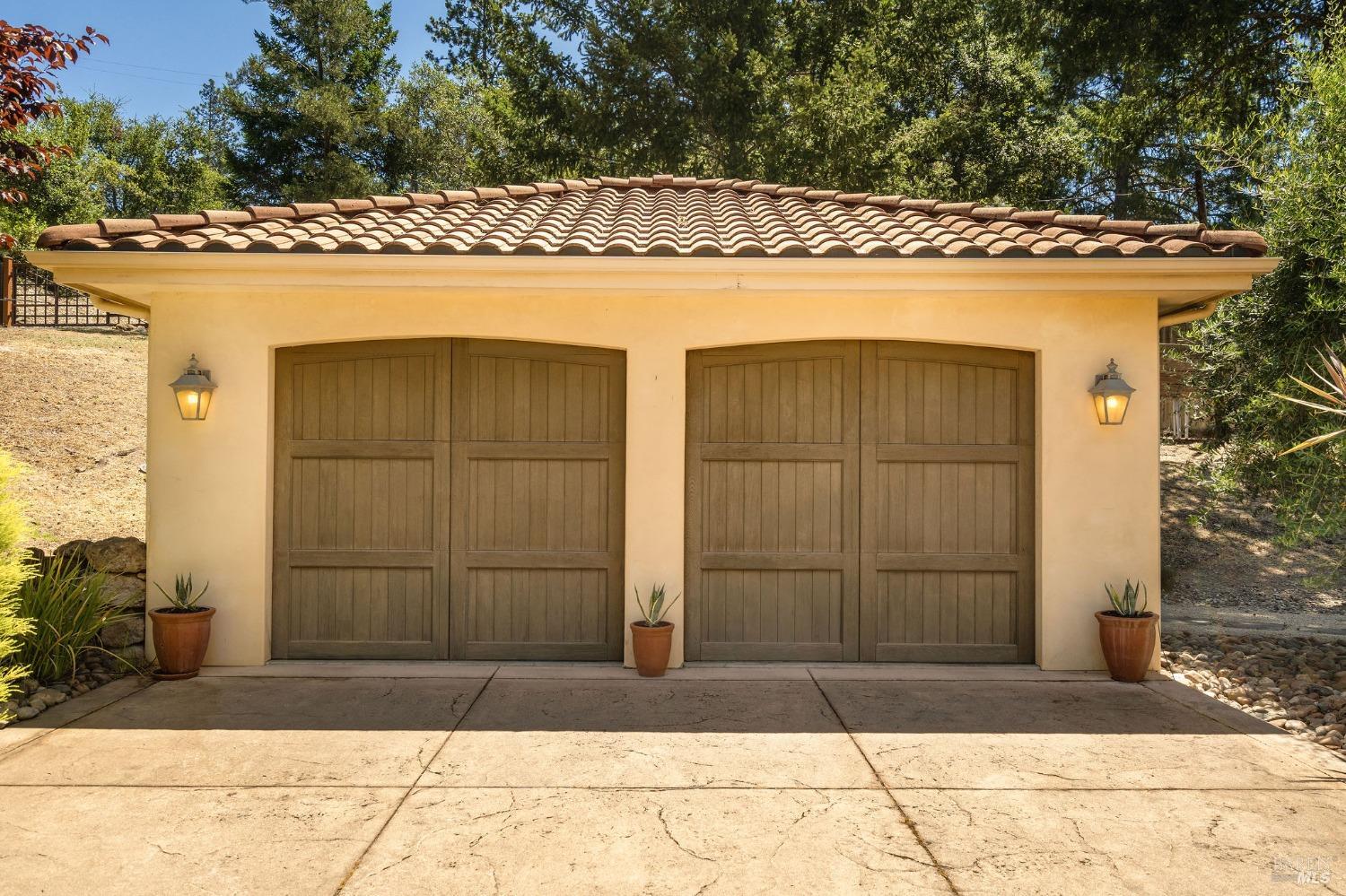 504 White Cottage Rd S