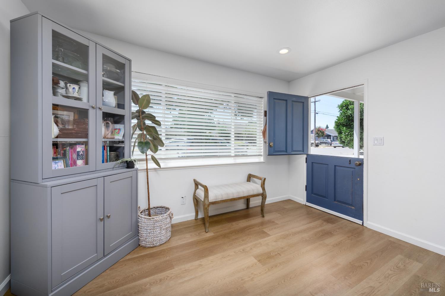 2288 Janette Dr