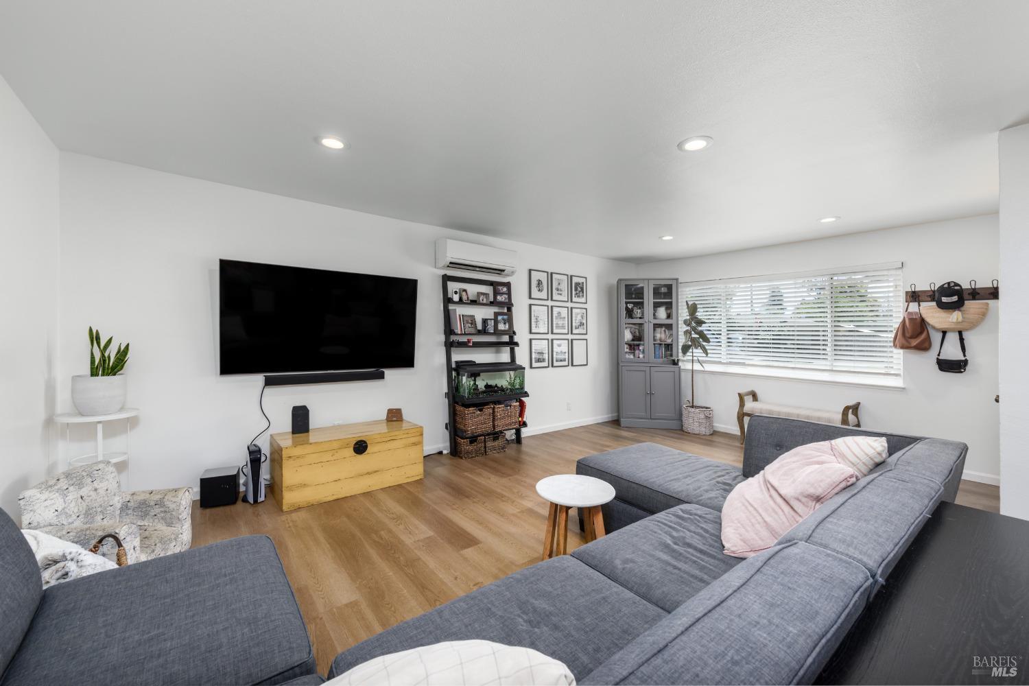 2288 Janette Dr