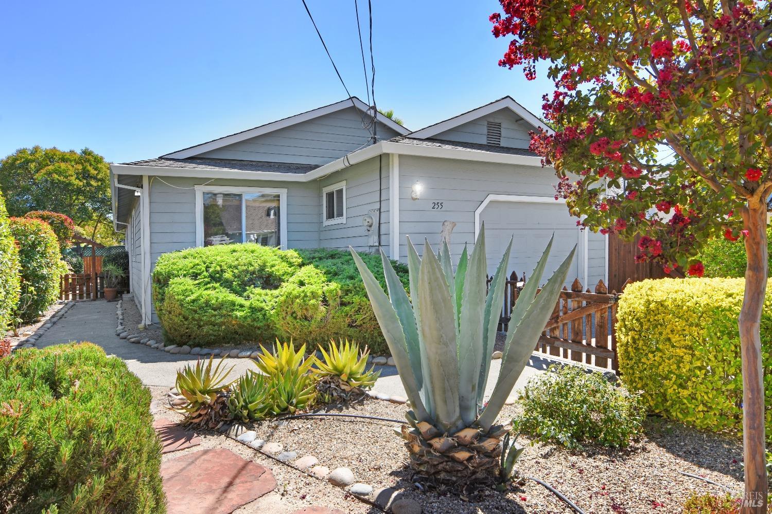 255 W MacArthur St