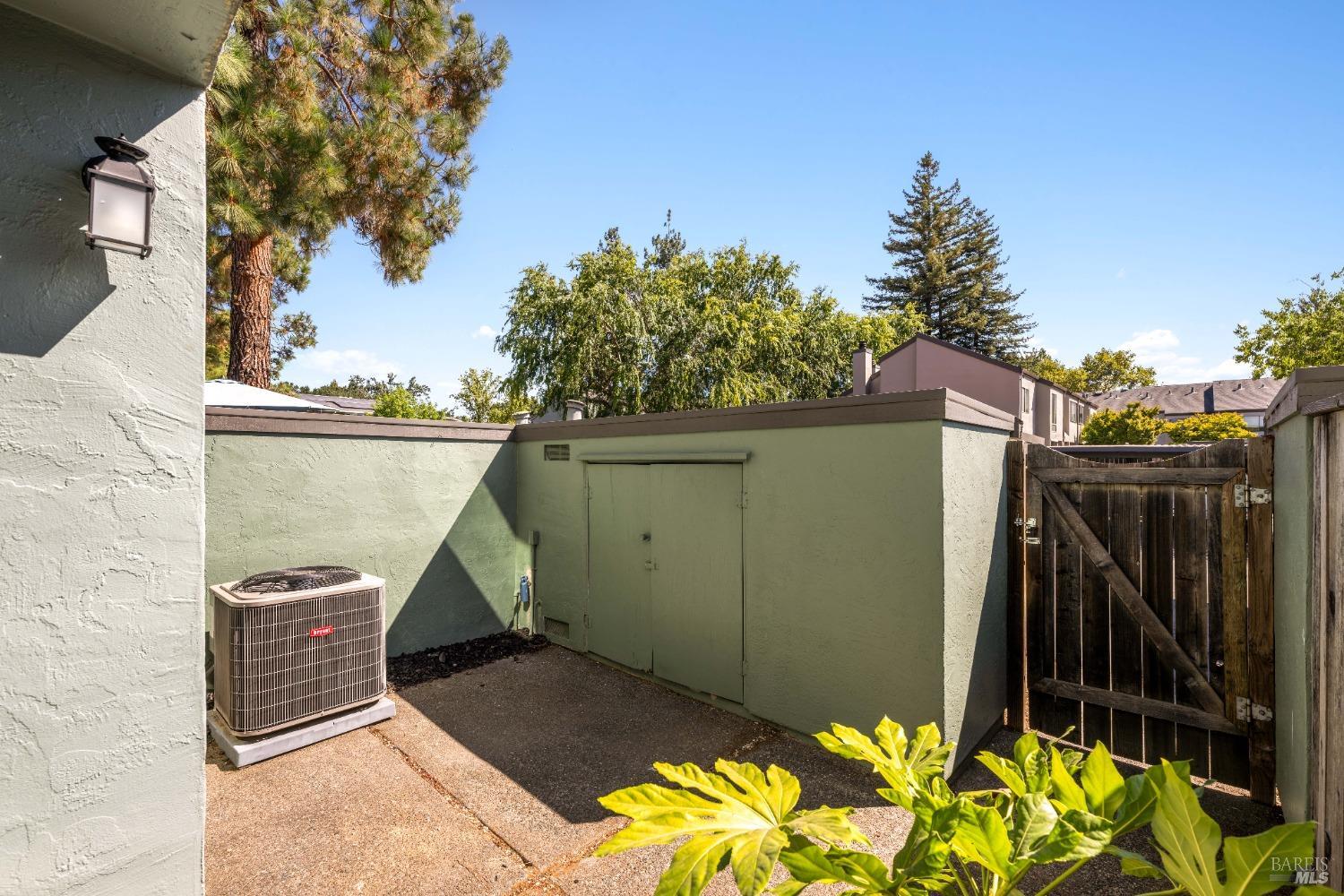 3628 Shelter Creek Dr