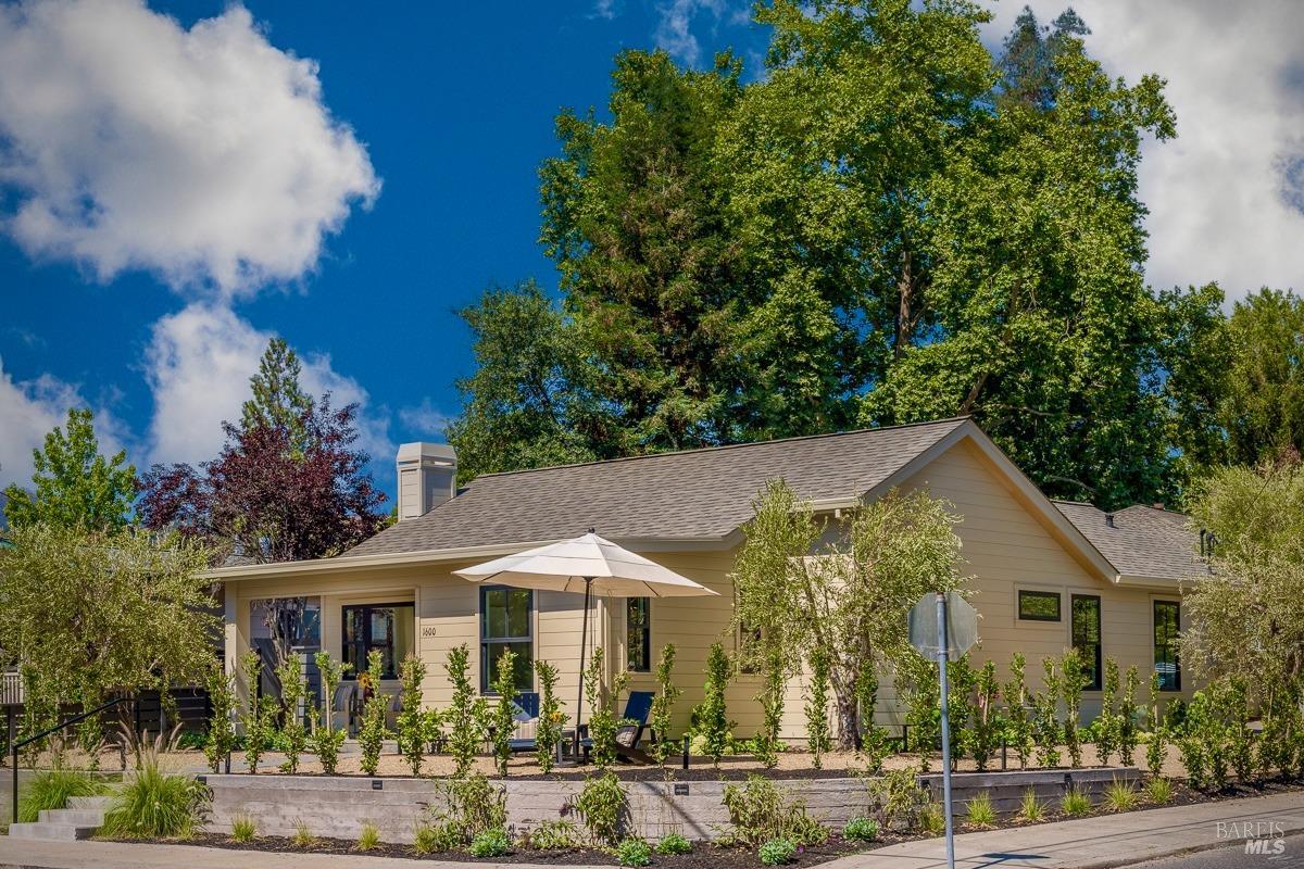 1600 Adams St