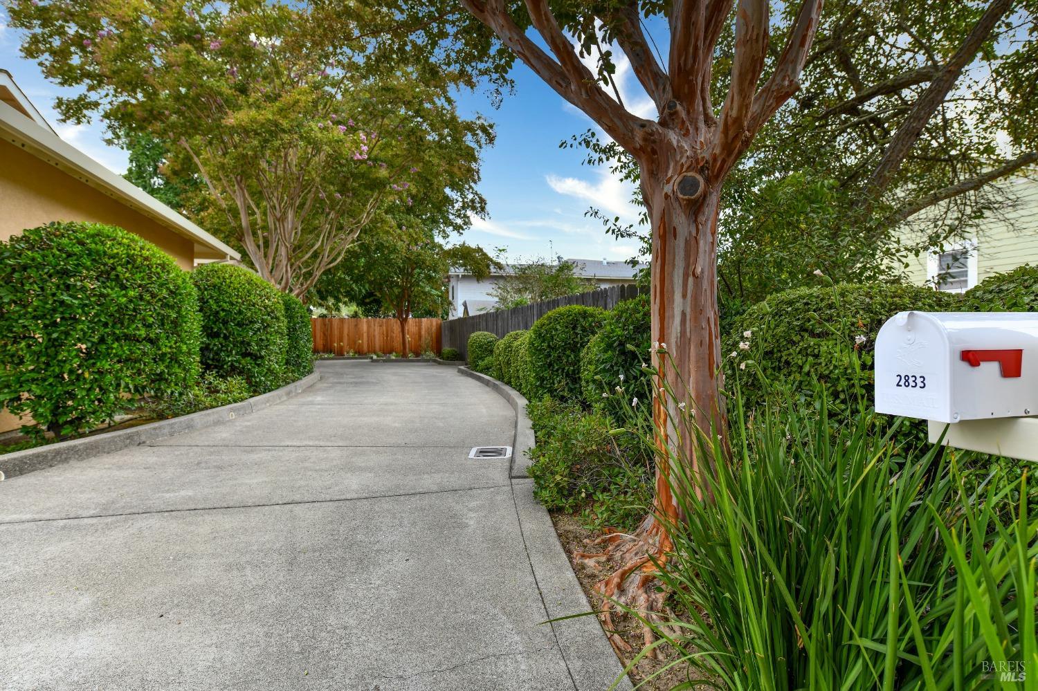 2831-2833 Marin St