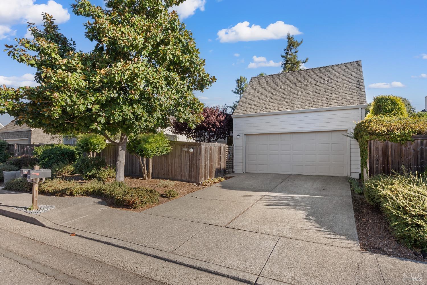 1363 Avenida Sebastiani