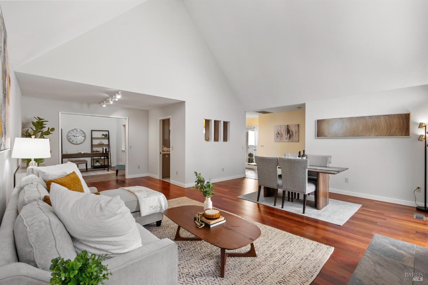 1363 Avenida Sebastiani