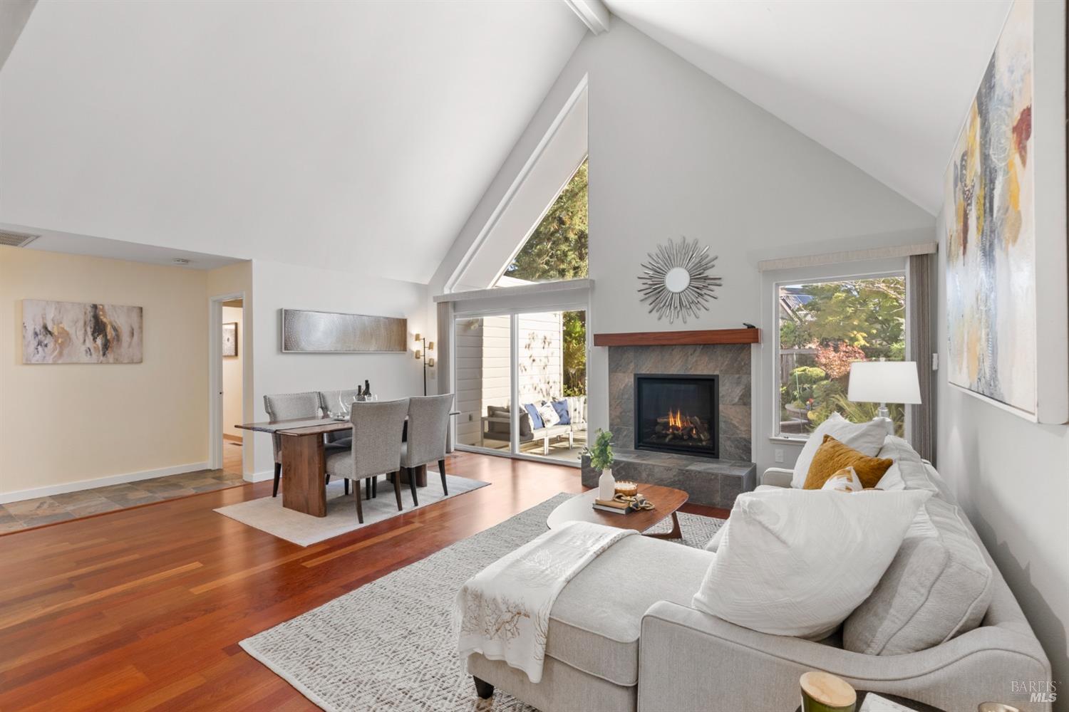 1363 Avenida Sebastiani