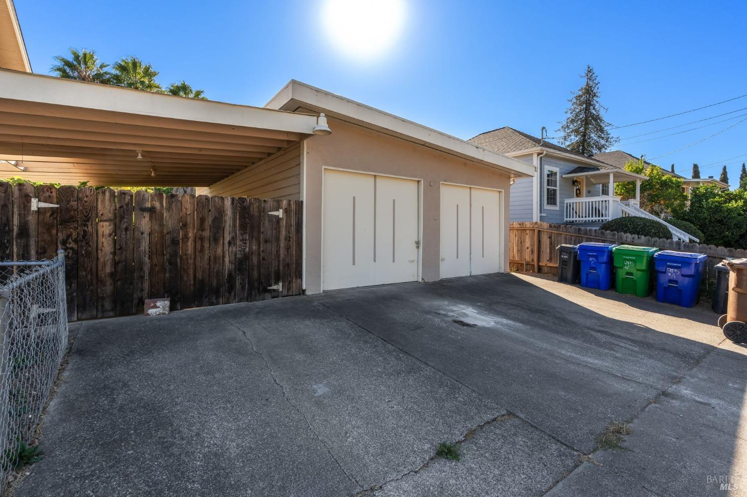 943 Juarez St