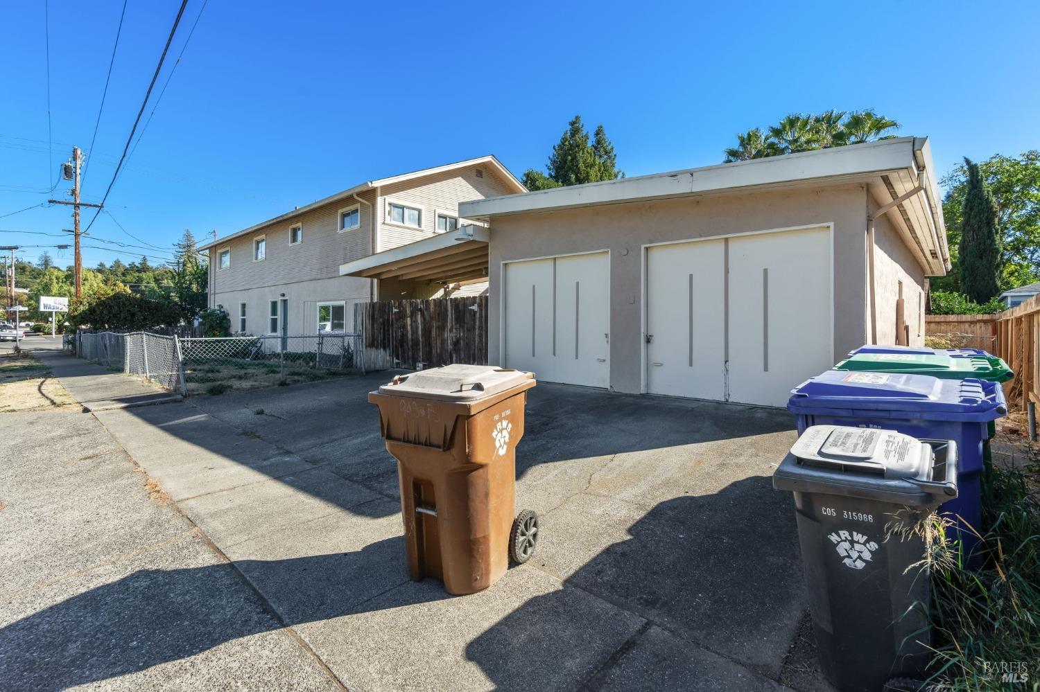 943 Juarez St