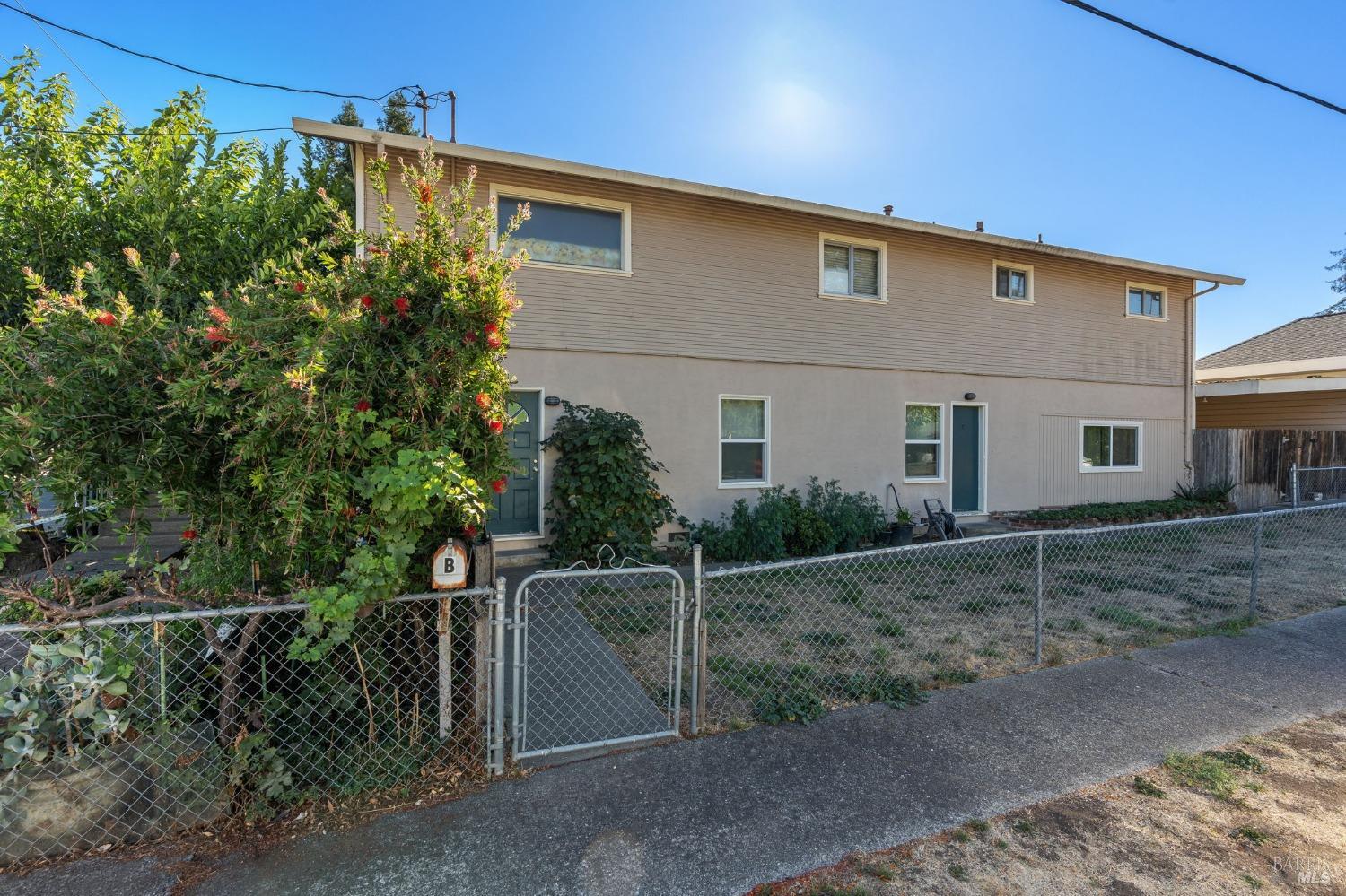 943 Juarez St