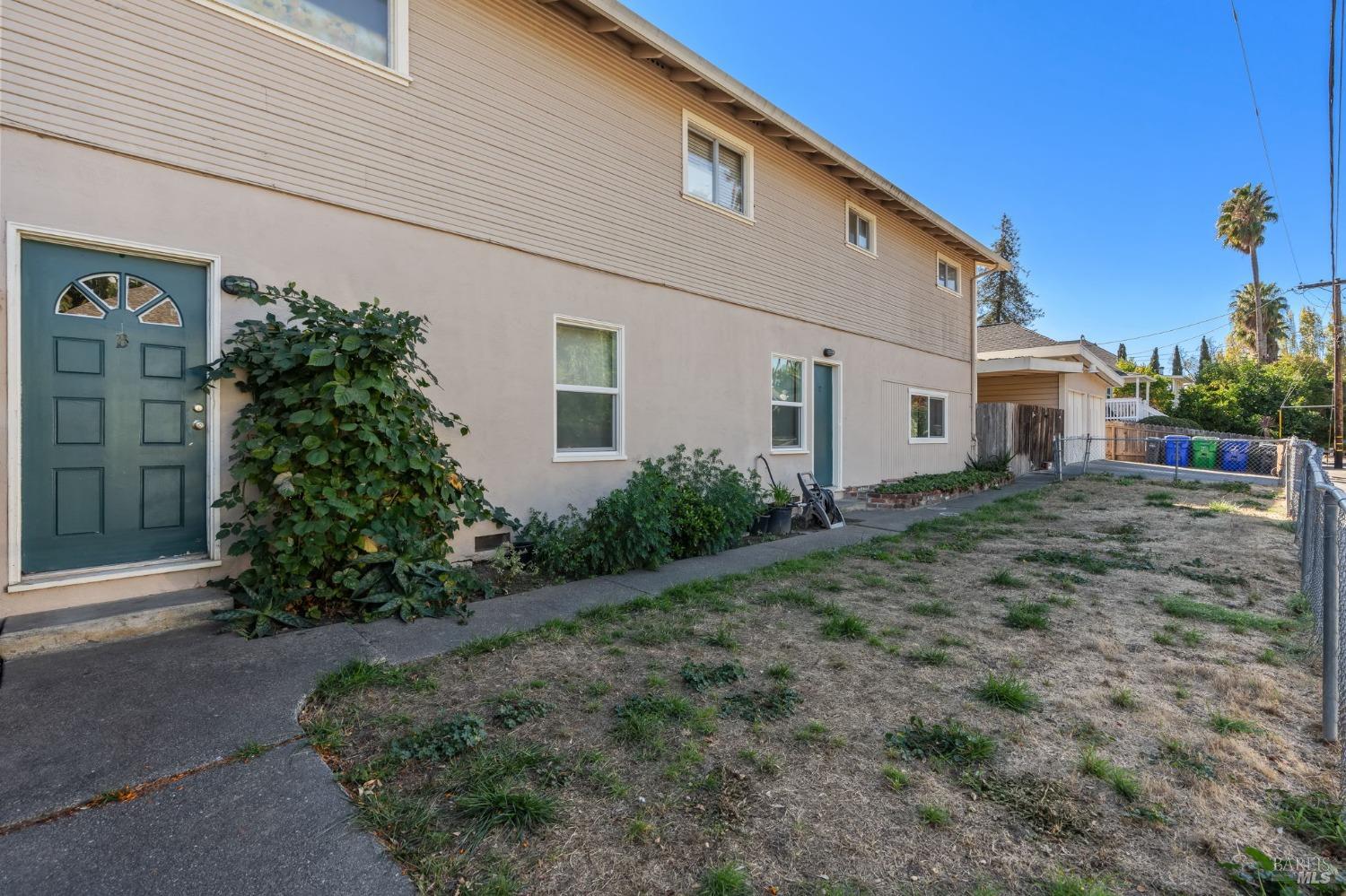 943 Juarez St