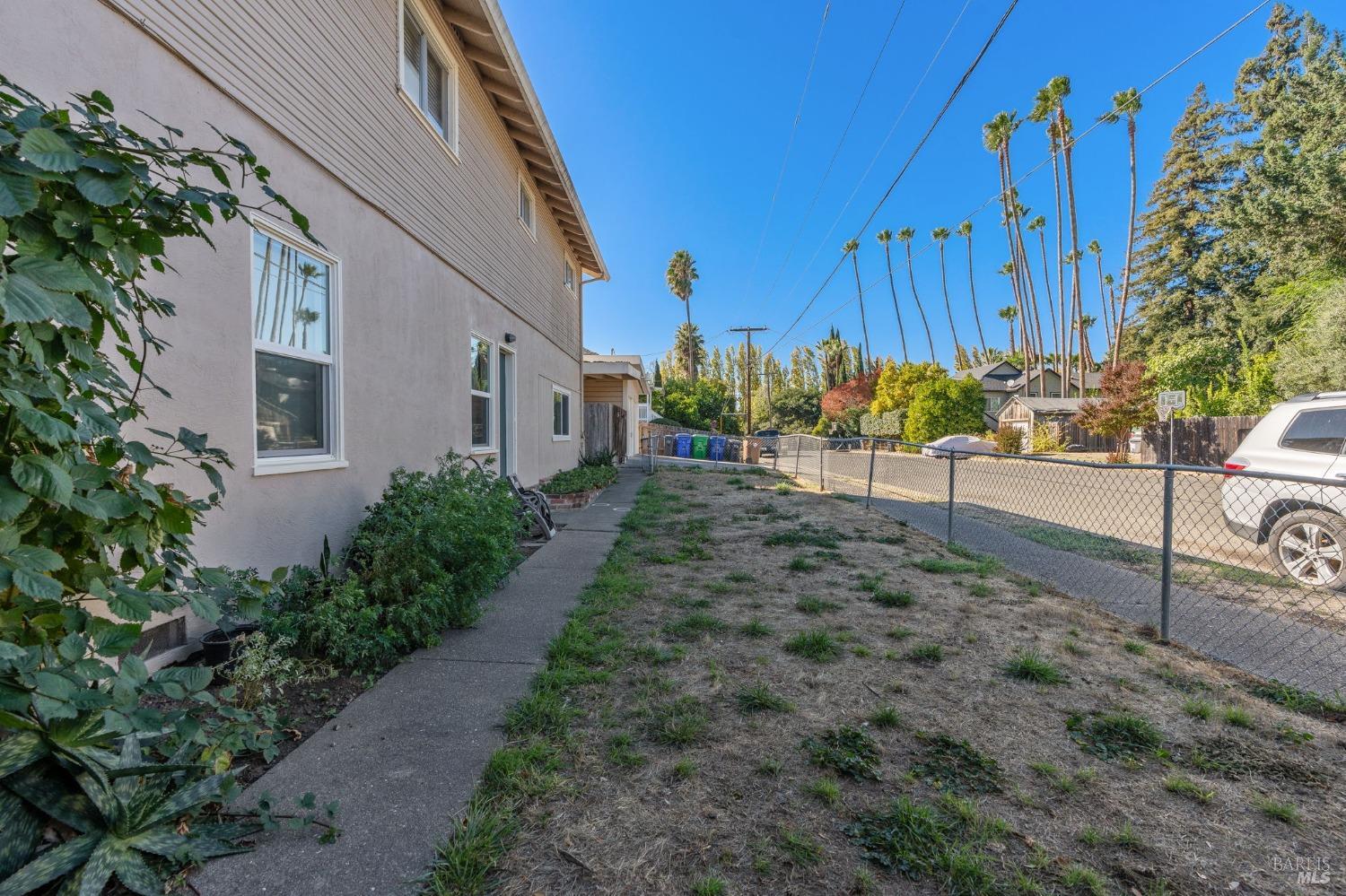 943 Juarez St