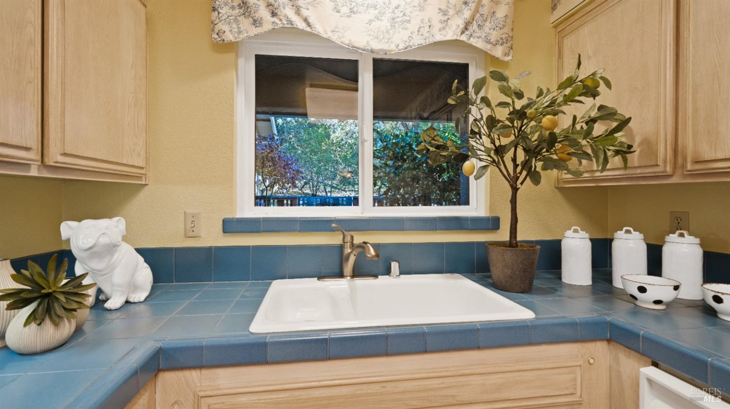 2596 Hidden Valley Ln