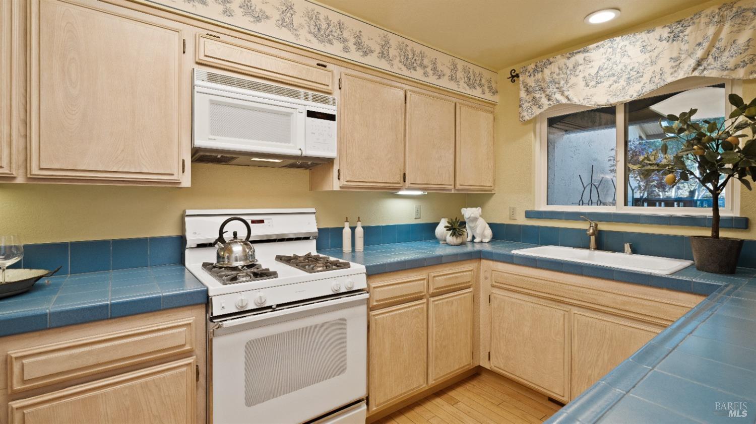 2596 Hidden Valley Ln