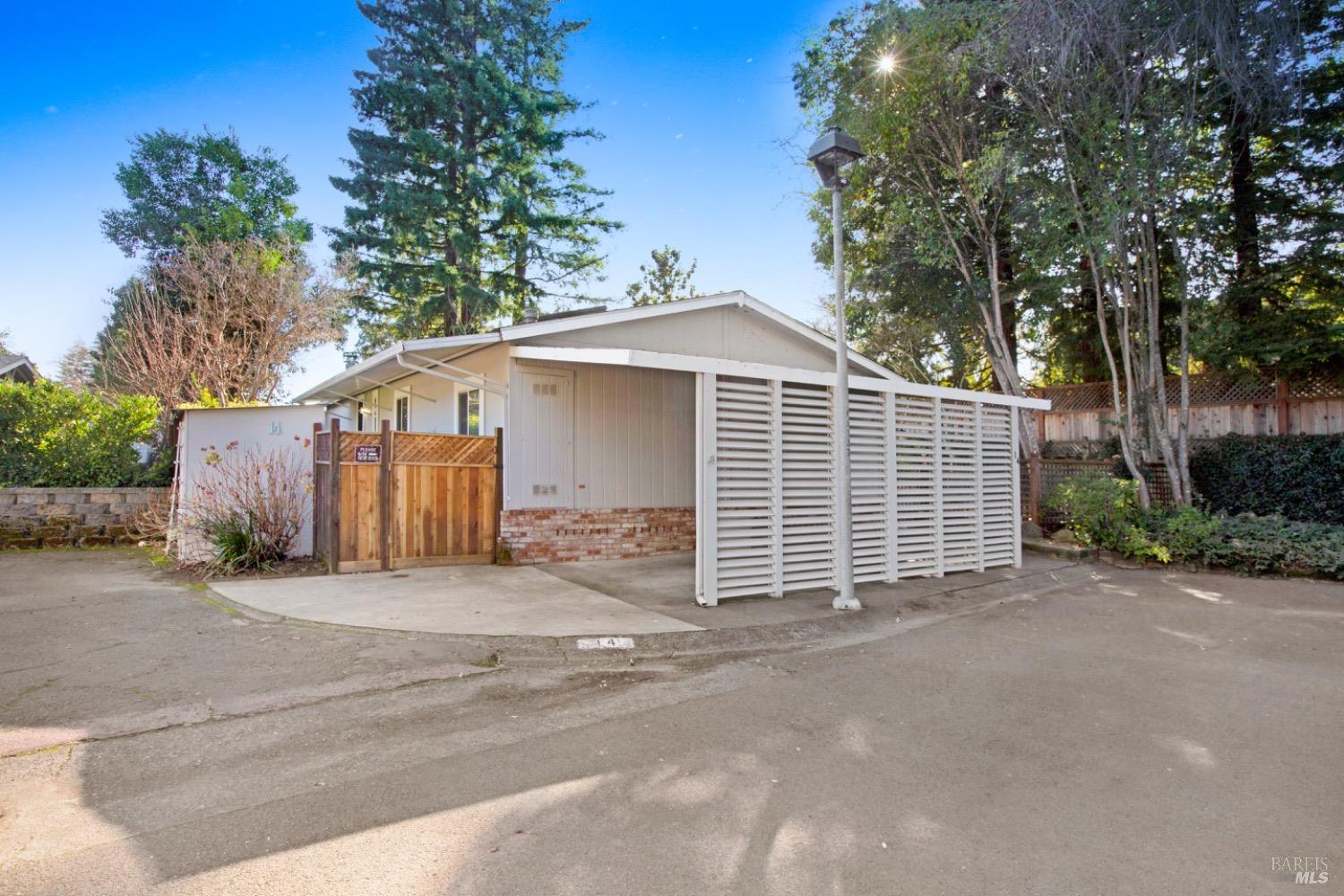 14 Del Campo Ct