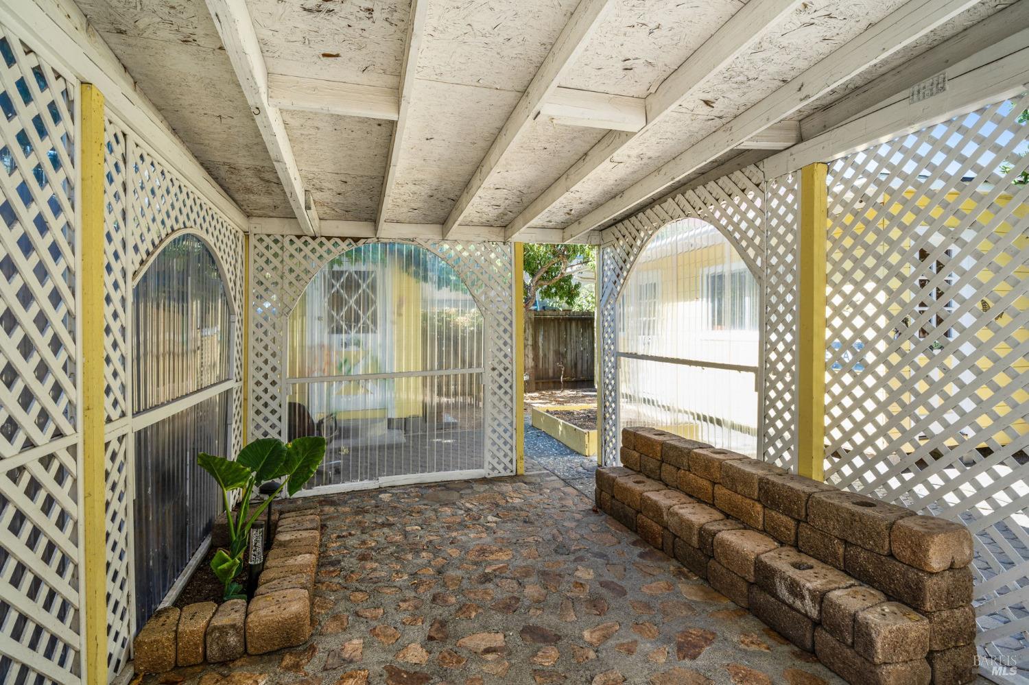 2065 Yajome St