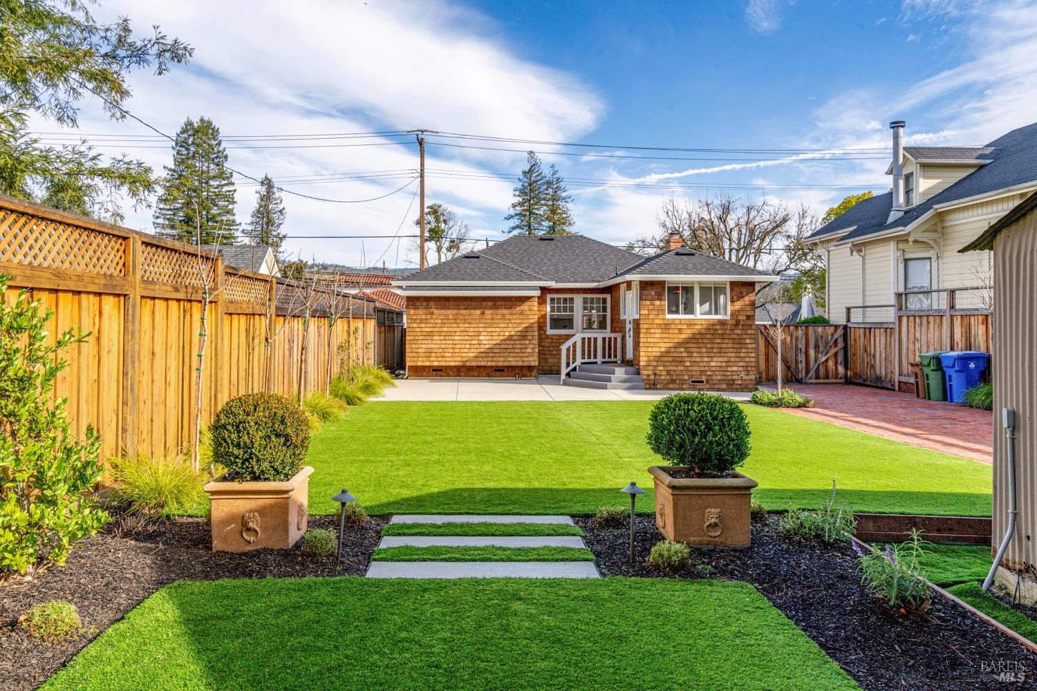 1477 Oak Ave