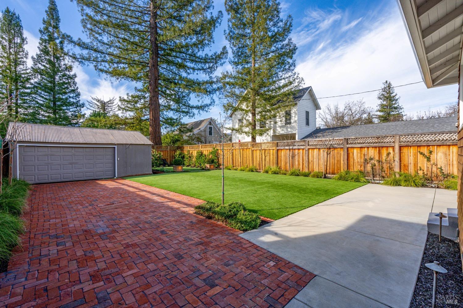 1477 Oak Ave