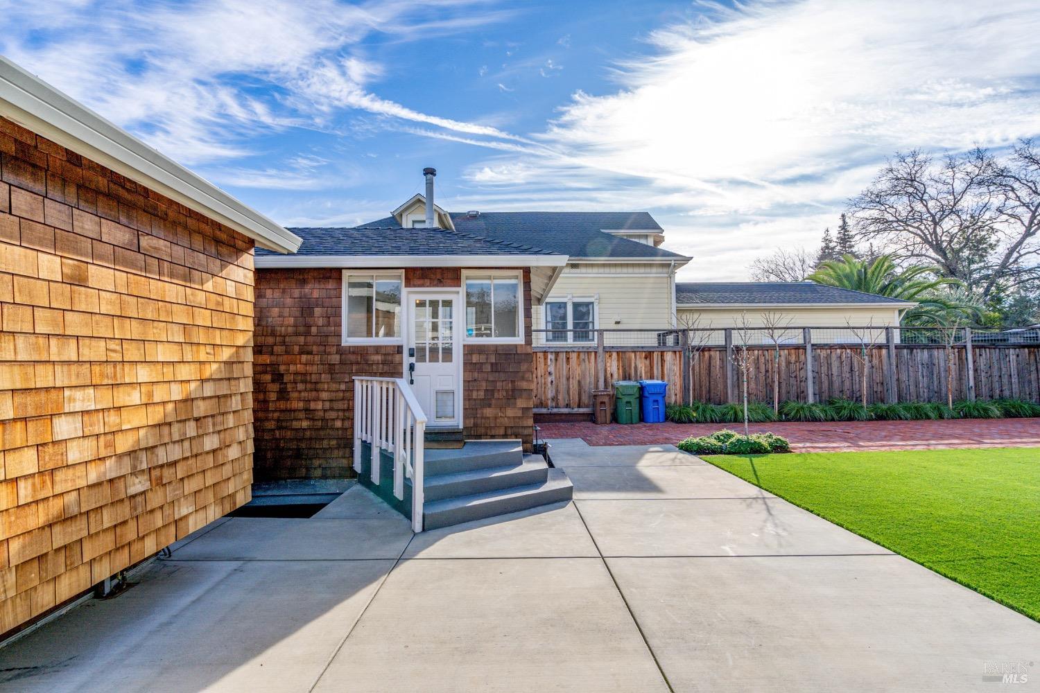 1477 Oak Ave