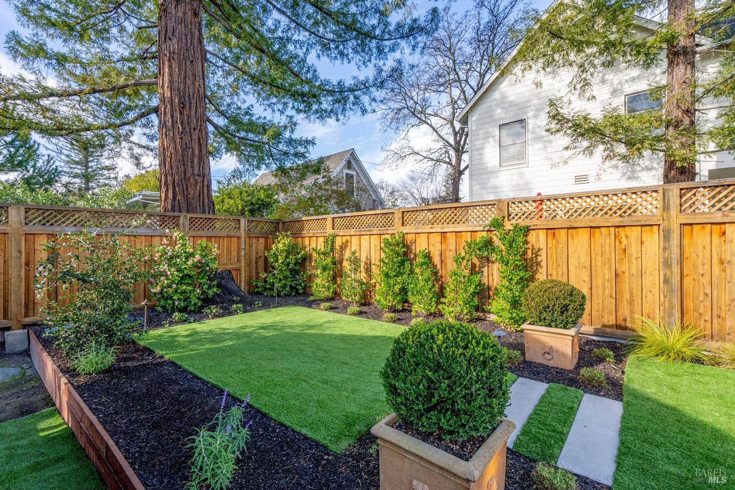1477 Oak Ave