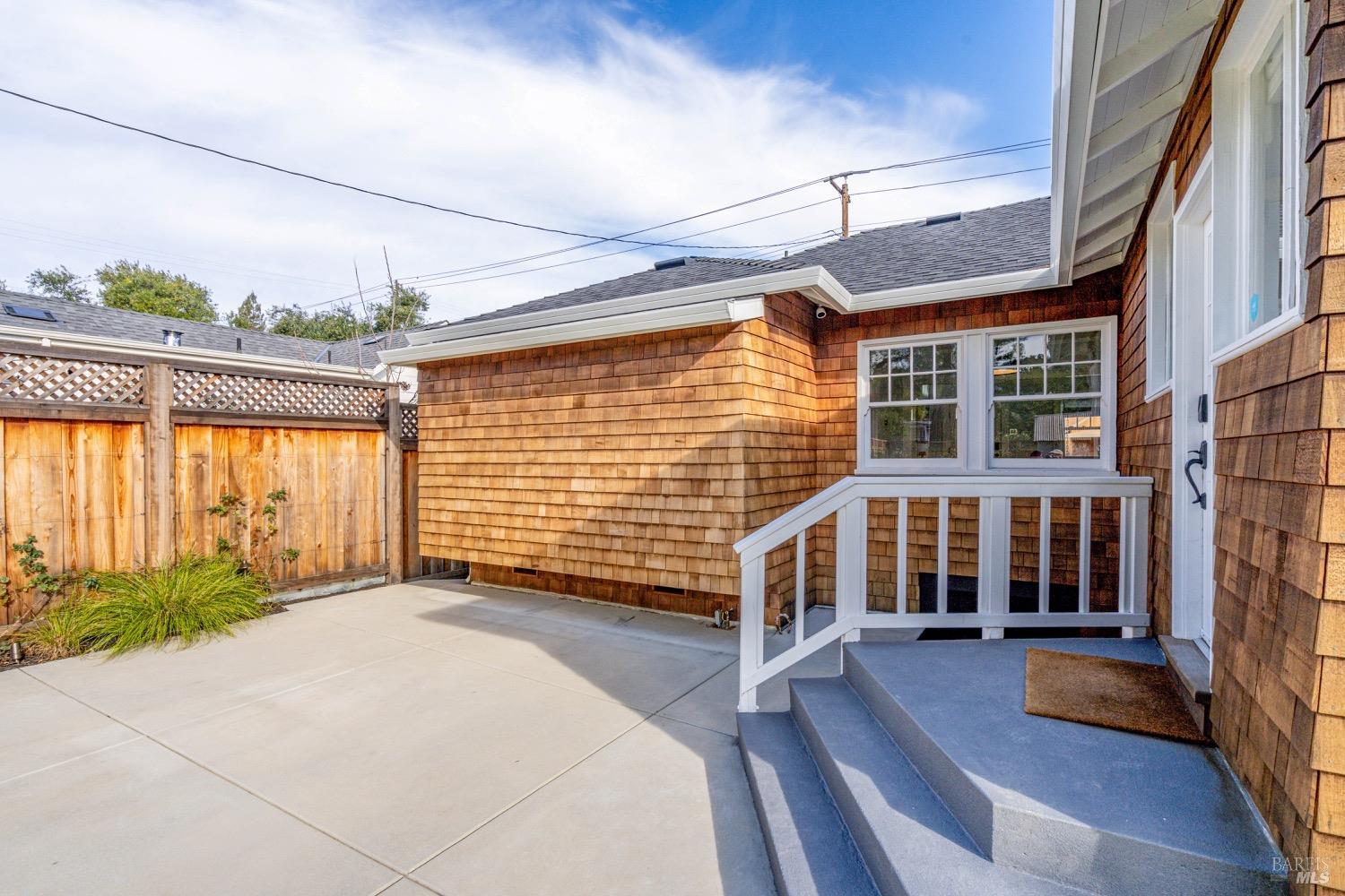 1477 Oak Ave