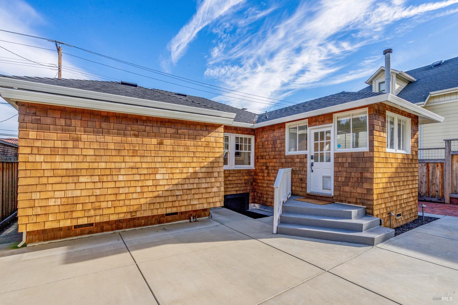 1477 Oak Ave