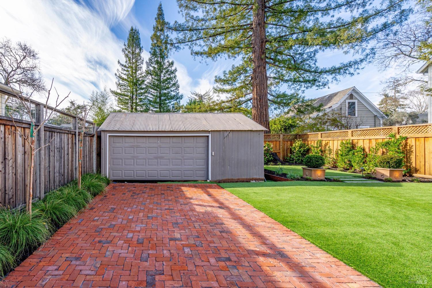 1477 Oak Ave