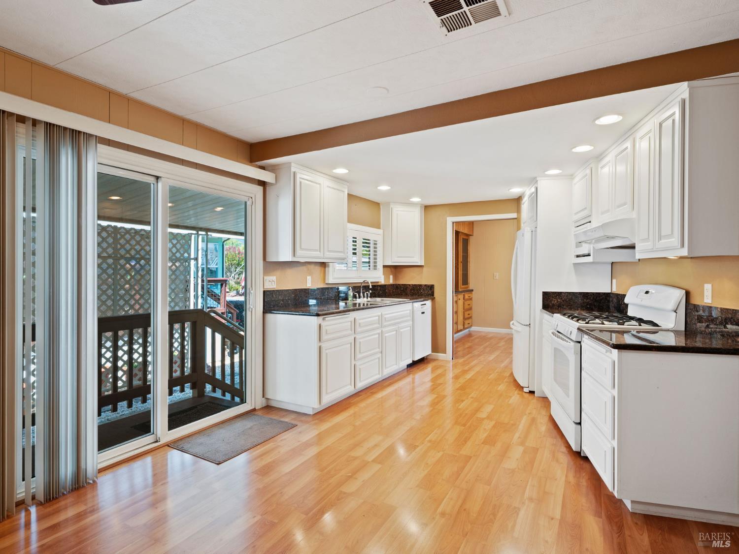 6468 Washington St #3