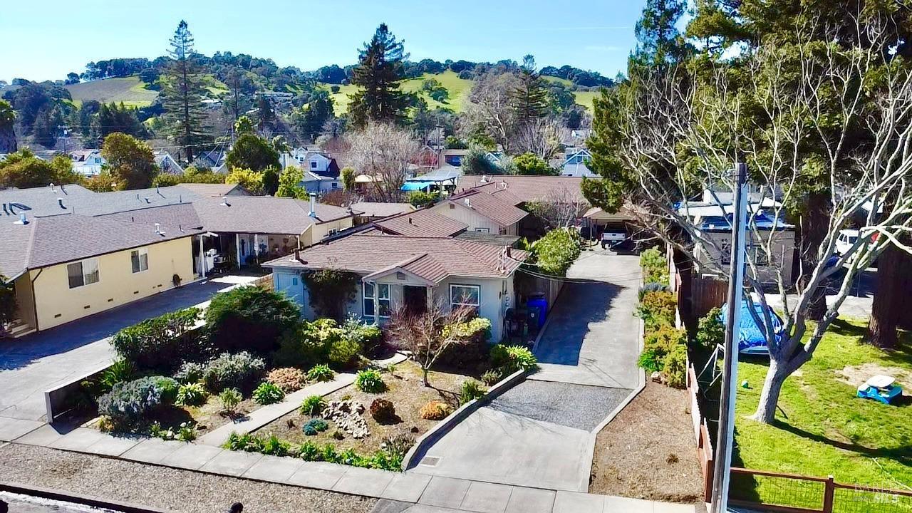 321-323 Underhill Dr