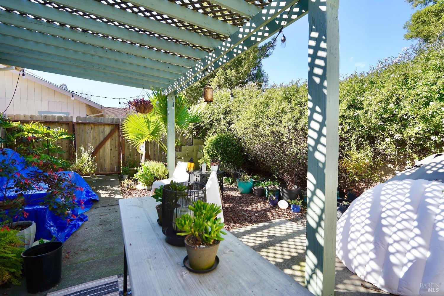 321-323 Underhill Dr