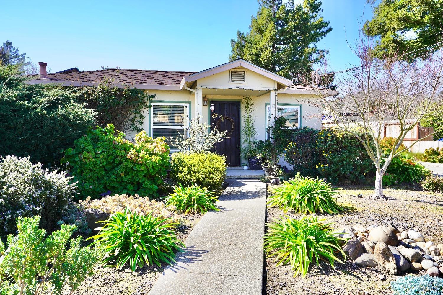 321-323 Underhill Dr