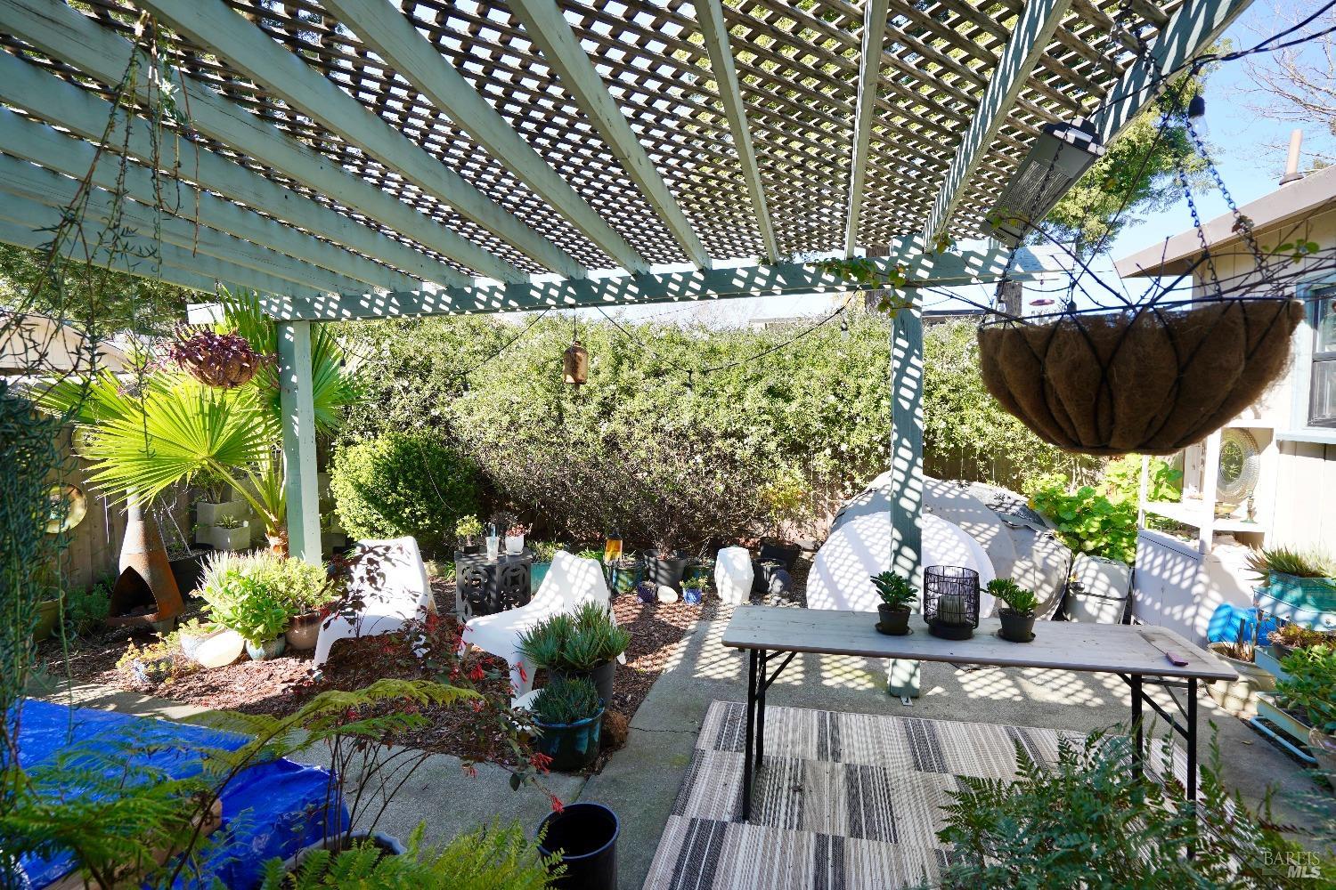 321-323 Underhill Dr