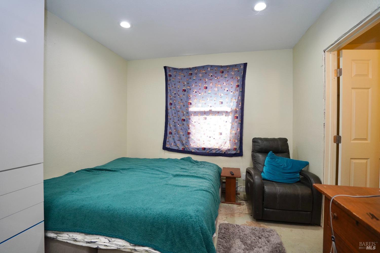 321-323 Underhill Dr