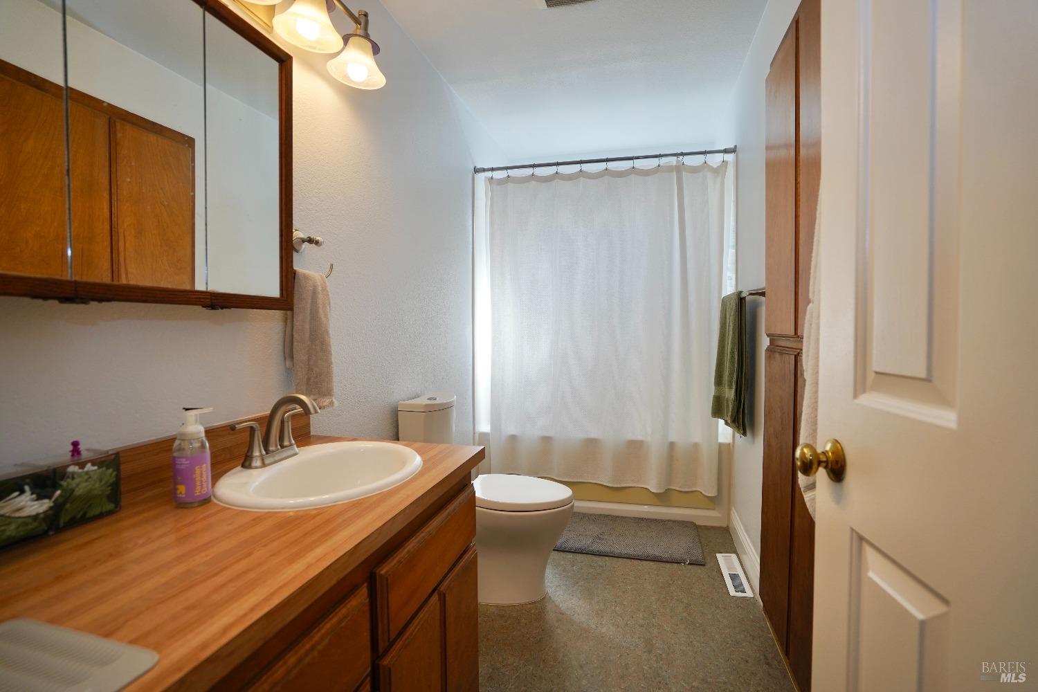 321-323 Underhill Dr