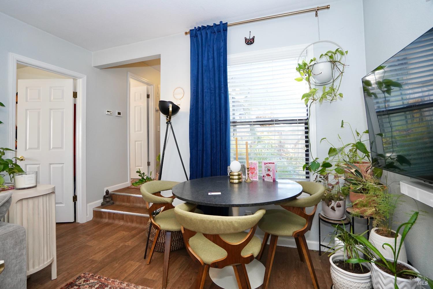 321-323 Underhill Dr