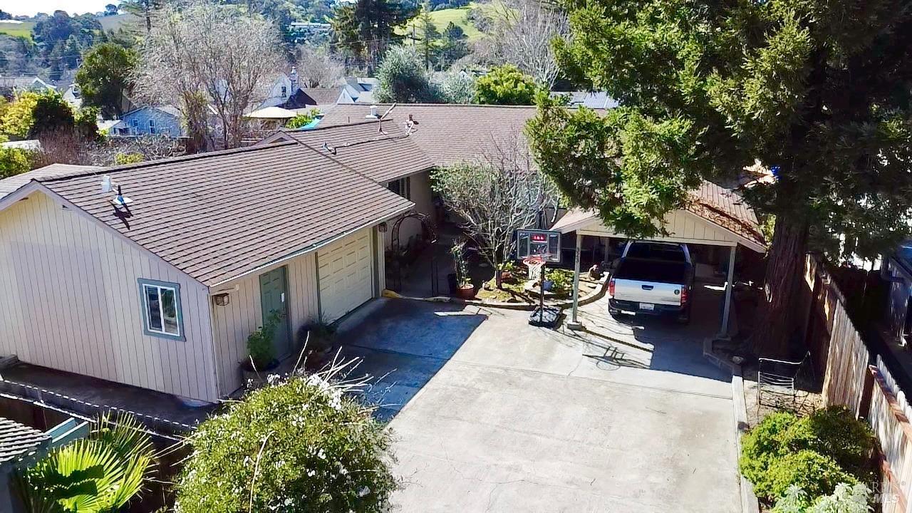 321-323 Underhill Dr