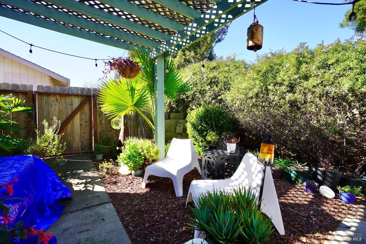 321-323 Underhill Dr