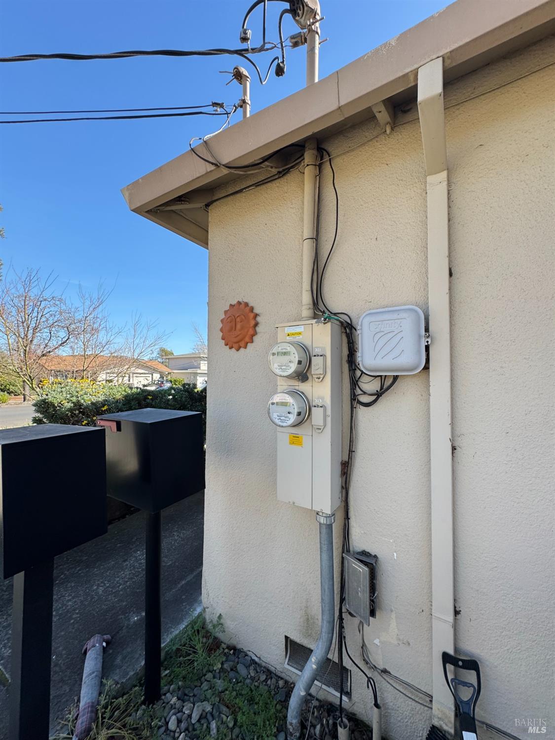 321-323 Underhill Dr