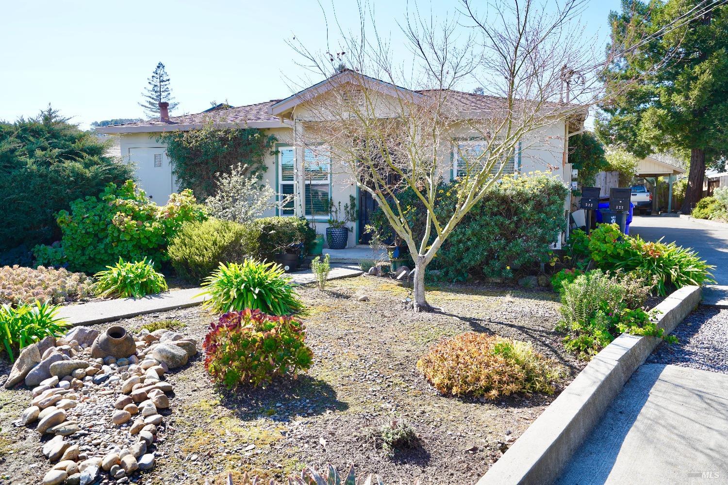 321-323 Underhill Dr