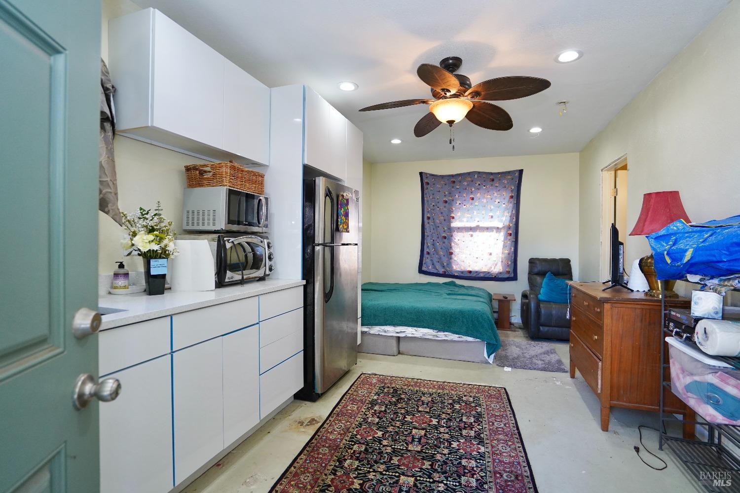 321-323 Underhill Dr