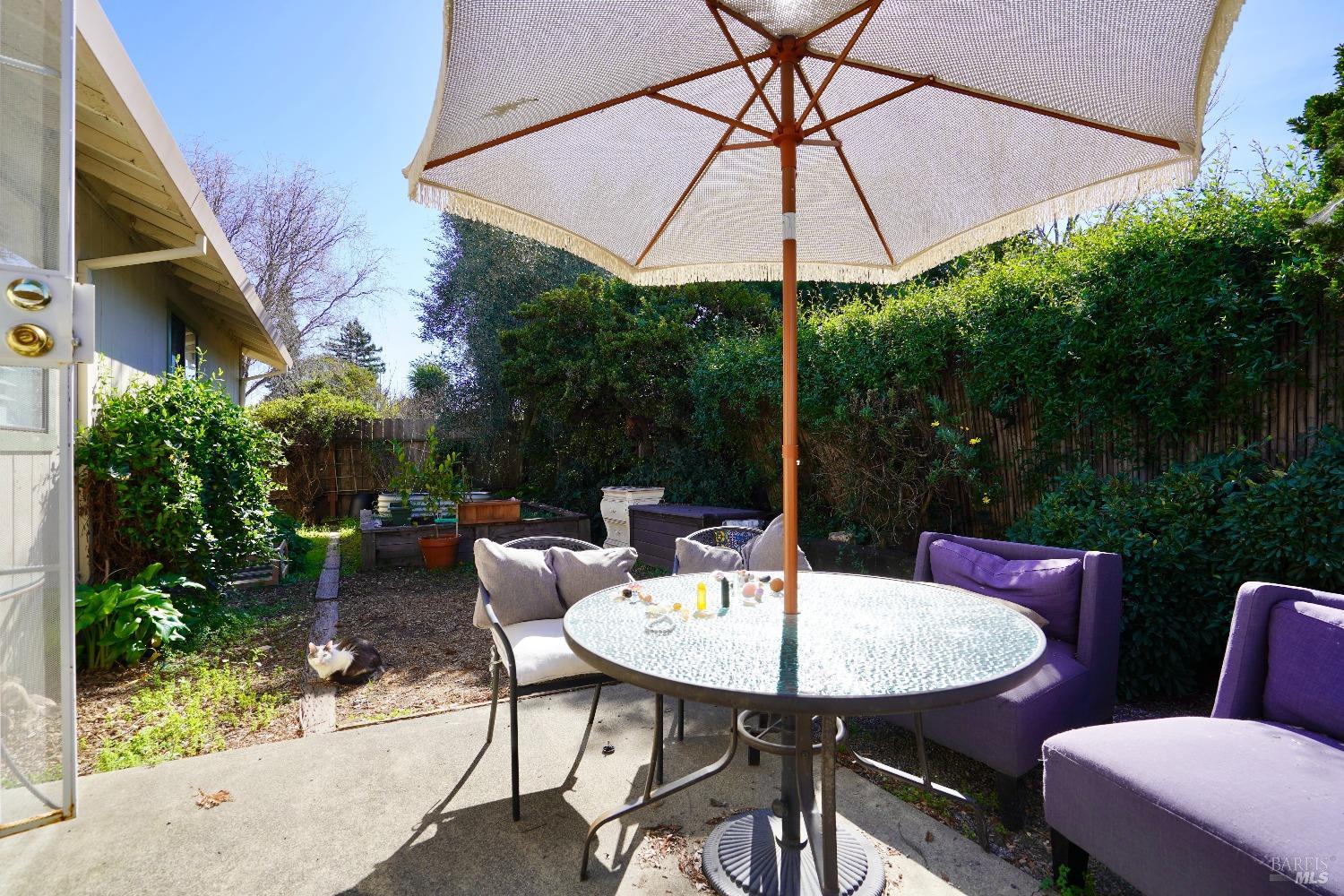 321-323 Underhill Dr