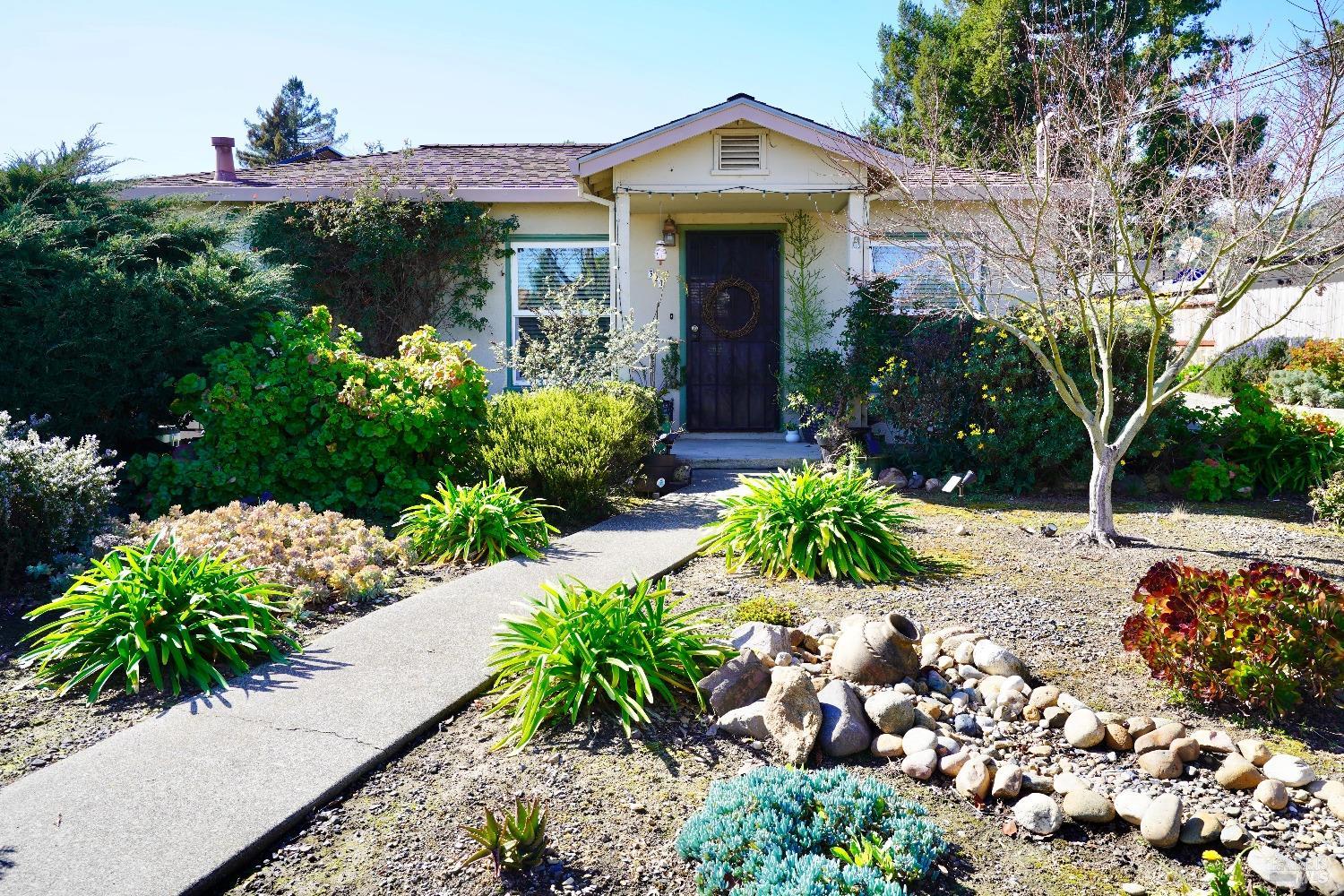 321-323 Underhill Dr